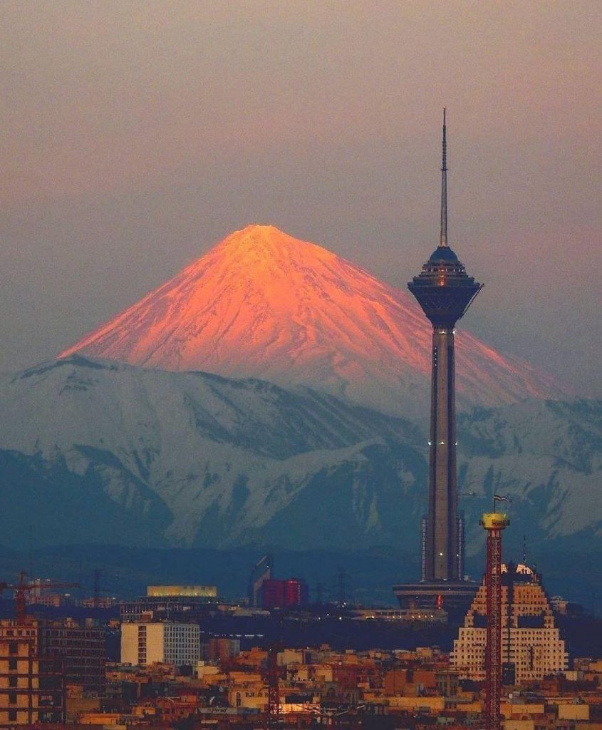 عکسی از نمای تهران که در آن برج میلاد مشخص است.